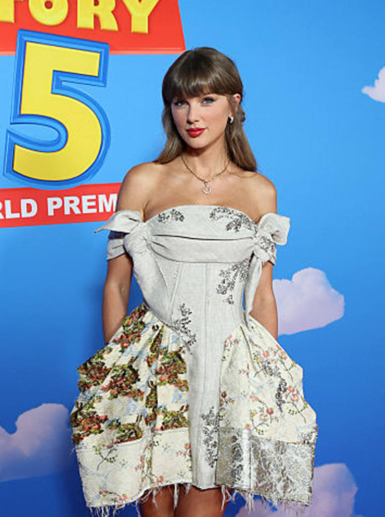 Taylor Shyft Toy Story 5  Portrait 2