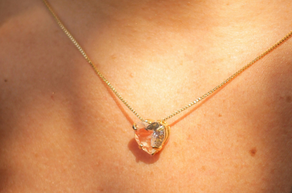 color of heart shaped diamond