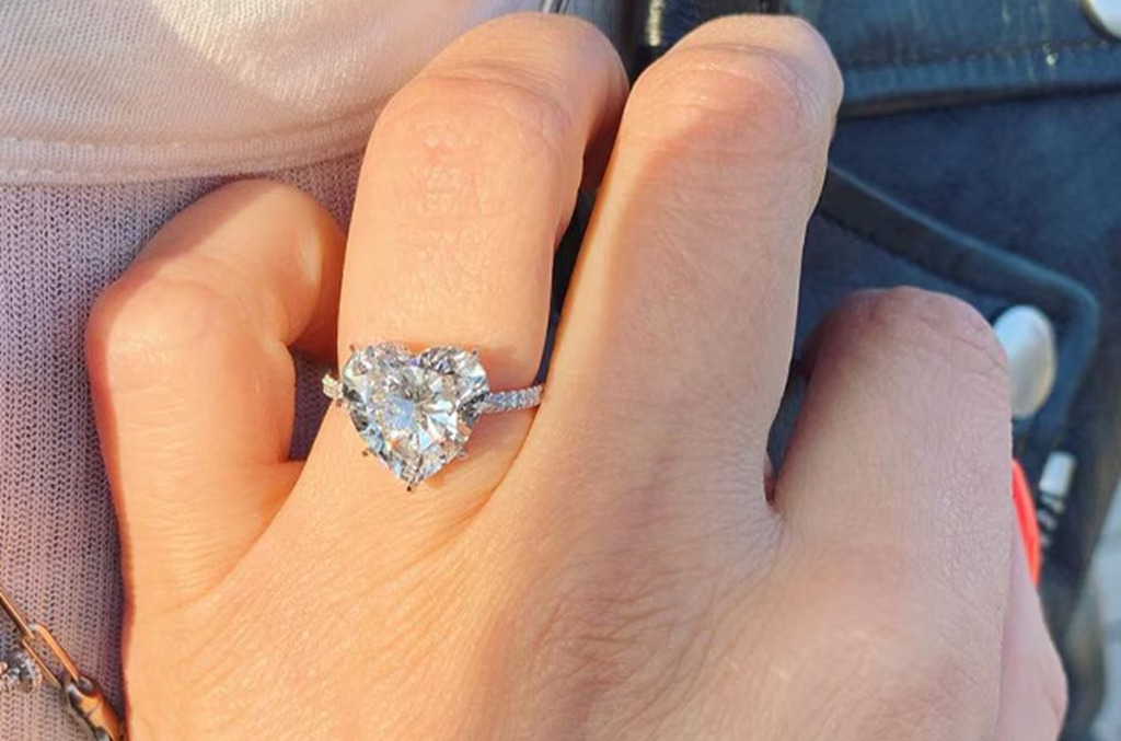 Avril Lavigne’s heart-shaped engagement ring