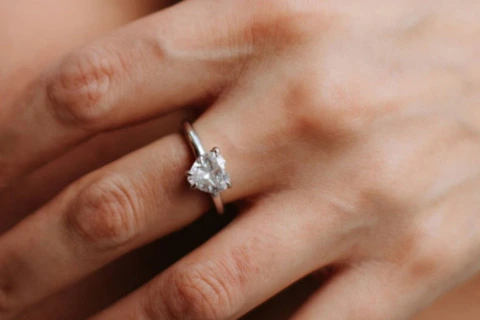 Heart-shaped diamond guide