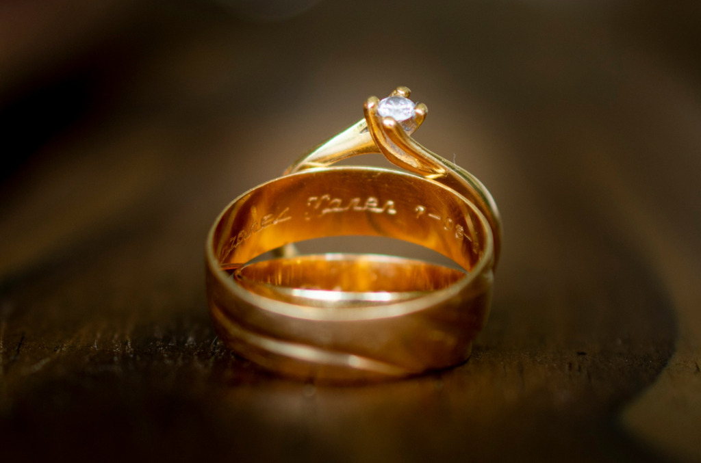 Article 55 How To Buy An Engagement Ring Image 4 Engraved Ring Unsplash