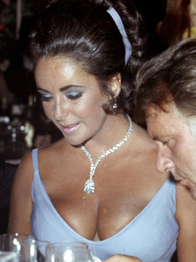 Elizabeth Taylors 69 Carat Pear Shaped Diamond Imge Library Image 6