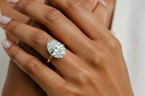 The oval diamond guide: how to choose one with confidence