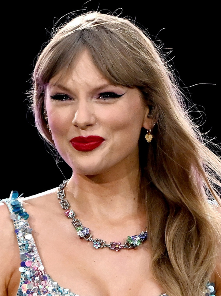 Taylor Swift Jewelry Box Initial Pendant Earrings Image 2