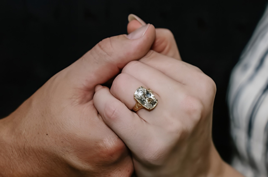 Taylor Swift Jewelry Box Signet Ring Image 5