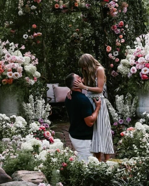 Taylor Swifts wedding and what she might be wearing Lead Image 1