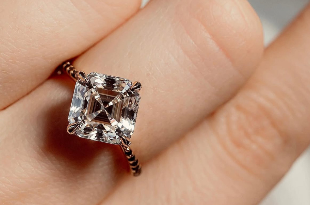 Asscher Cut Diamond Kite Setting