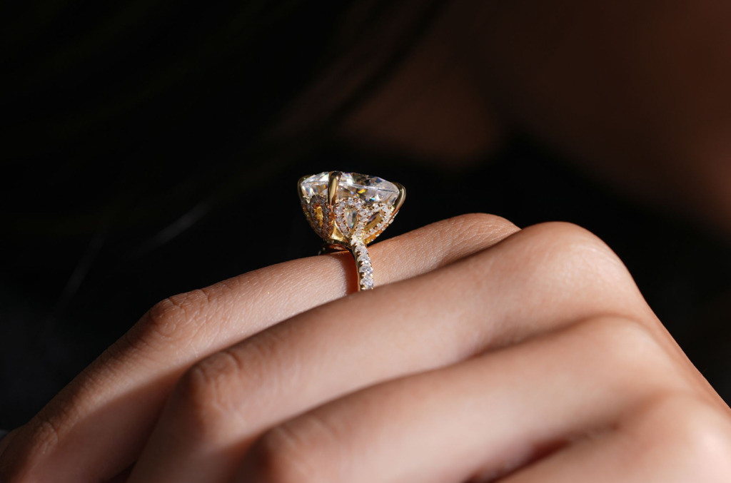 Beautiful Natural Diamond Jewelry Image 4