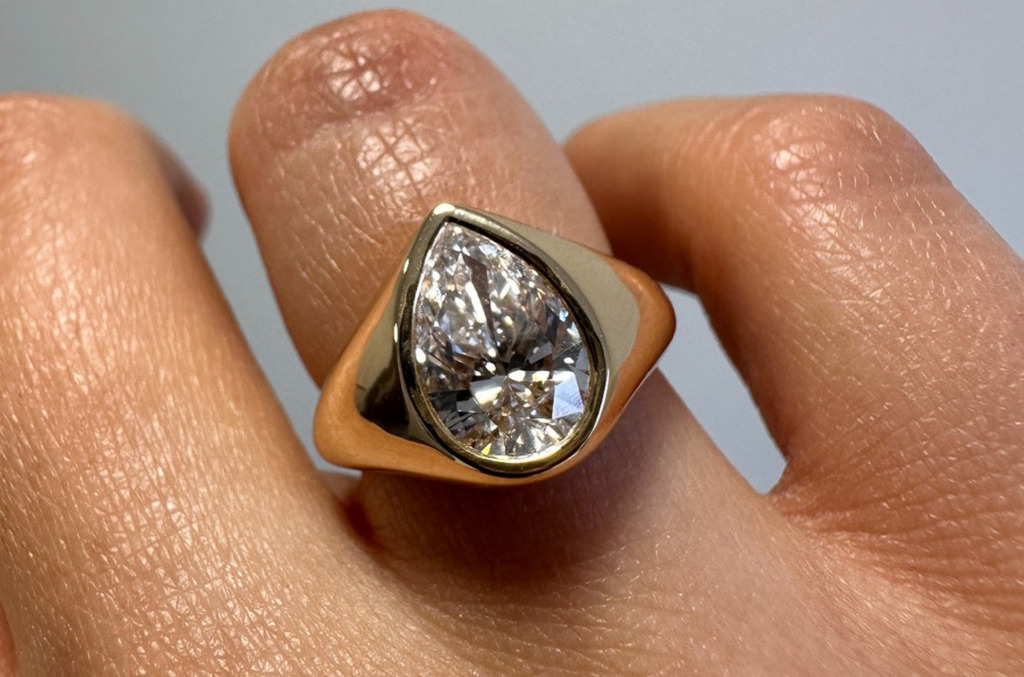 Bezel Pear Shaped0 Diamond