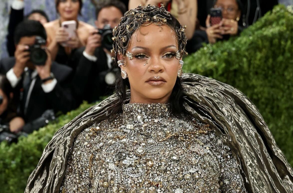 ‘Diamonds By Rihanna Image 3b