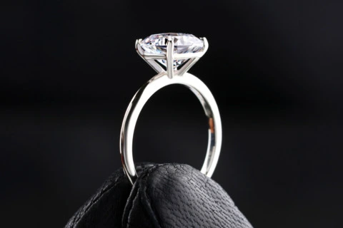 Are diamonds still status symbols today?