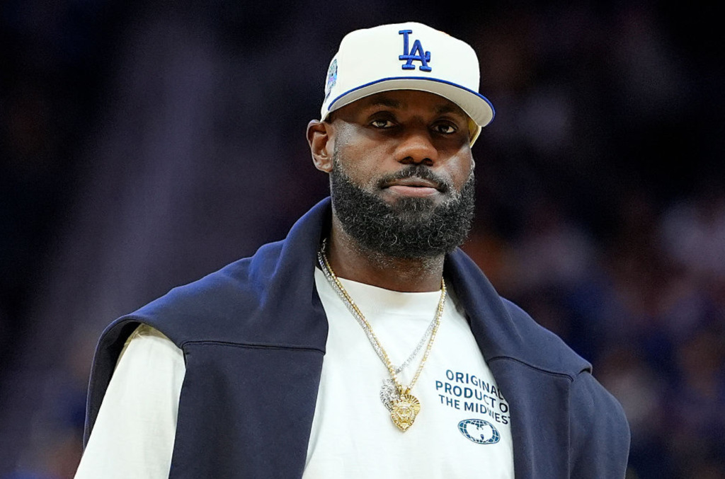 Le Bron James Lion Pendant 1