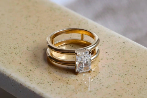What is a double band engagement ring?