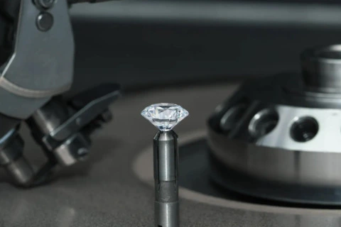 What is Tracr and how does it track a diamond?