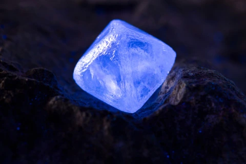 What is diamond fluorescence?