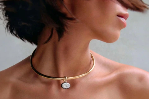 What should you know before buying a diamond necklace?