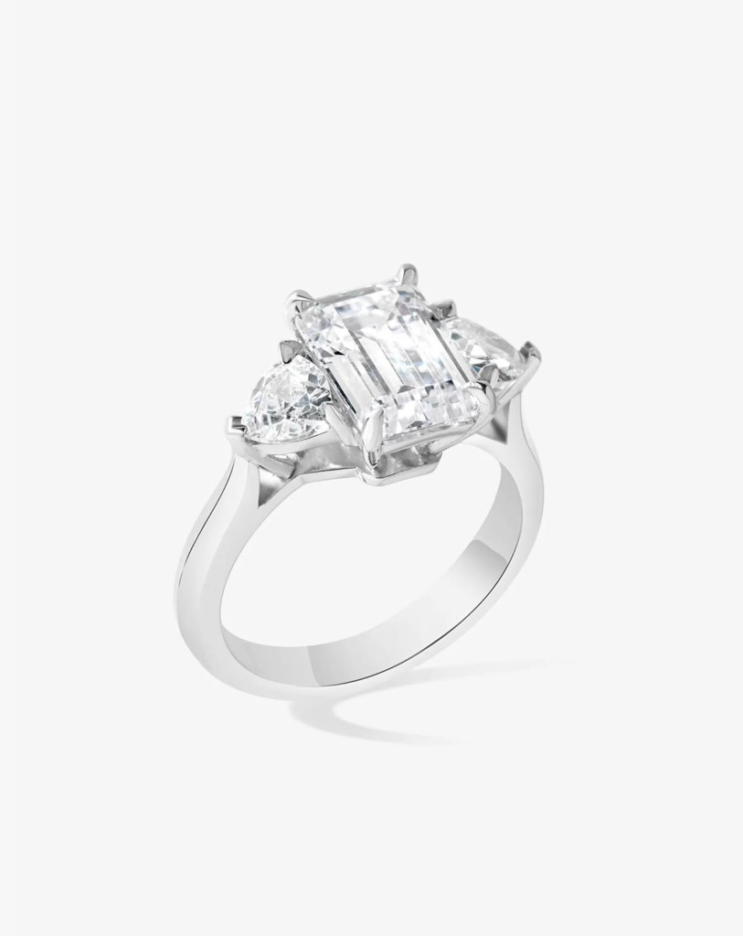 新西兰高端珠宝Naveya & Sloane推出的The Elara Setting三石钻戒