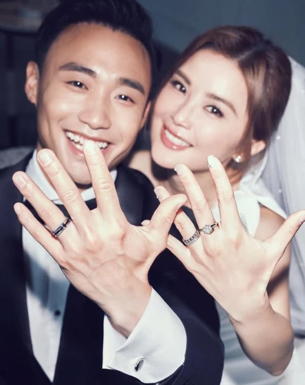港星蔡卓妍与林俊贤佩戴宝诗龙 Quatre 系列戒指