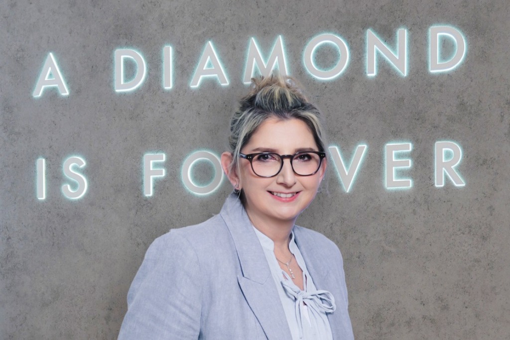 De Beers 鑽石研究機構鑽石教育總監 Jodine Bolden 與研發科學家 Samantha Sibley