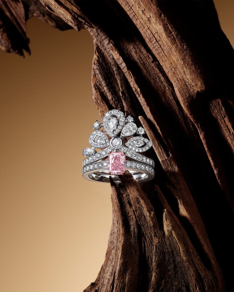De Beers Essence of Nature 高級珠寶系列 JACARANDA BLOOM Masterpiece Crown 鑽石戒指