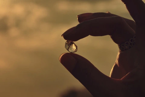 永恒光芒背後：解構天然鑽石與實驗室培育鑽石的可持續性