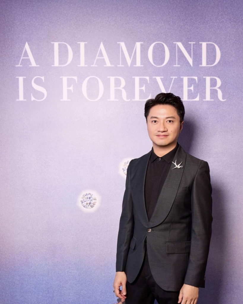 蘇富比珠寶部總監兼亞洲區珠寶部主管 Stewart Young