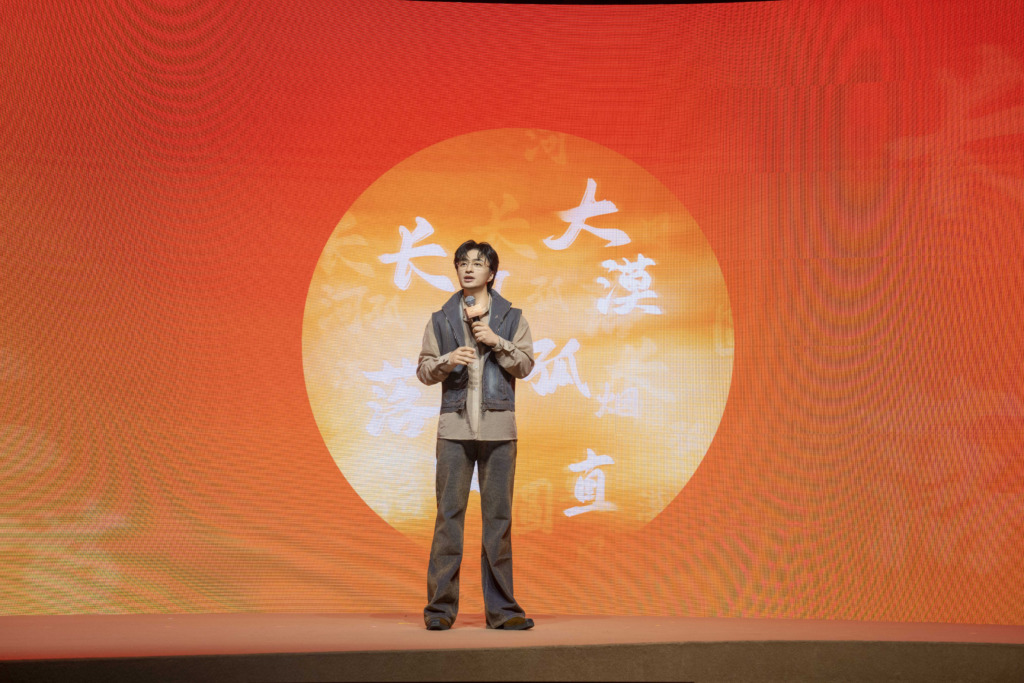 棟篤笑演員劉​​暘​​壓軸現身​